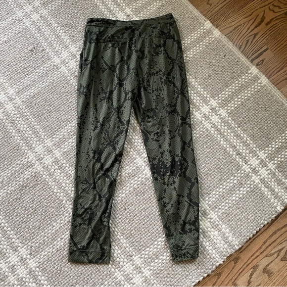 Lululemon Jet Crop 7/8 (Slim) Ziggy Snake Fatigue Gator Green Size 4 - Picture 2 of 8